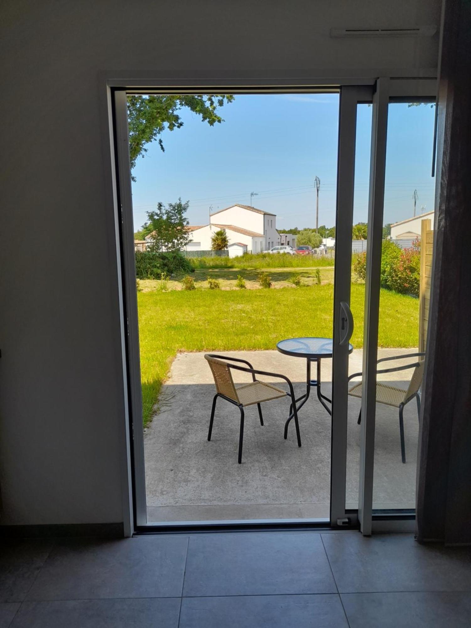 Studio Lumineux Avec Terrasse ラ・ロッシュ＝シュル＝ヨン エクステリア 写真