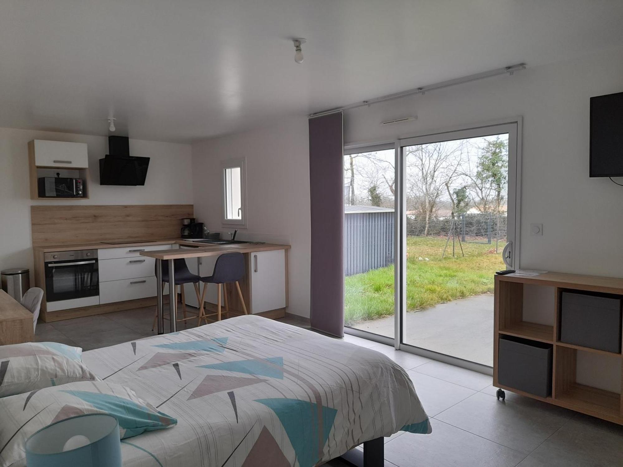 Studio Lumineux Avec Terrasse ラ・ロッシュ＝シュル＝ヨン エクステリア 写真